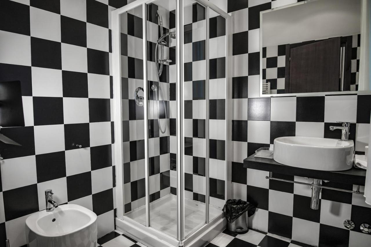 Zen Hotel Ферара Екстериор снимка